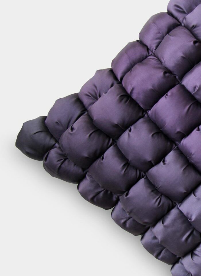 ⁦Purple Polyester Bubble Pillow Cover - CS 006 (40x40cm)⁩ - الصورة ⁦4⁩