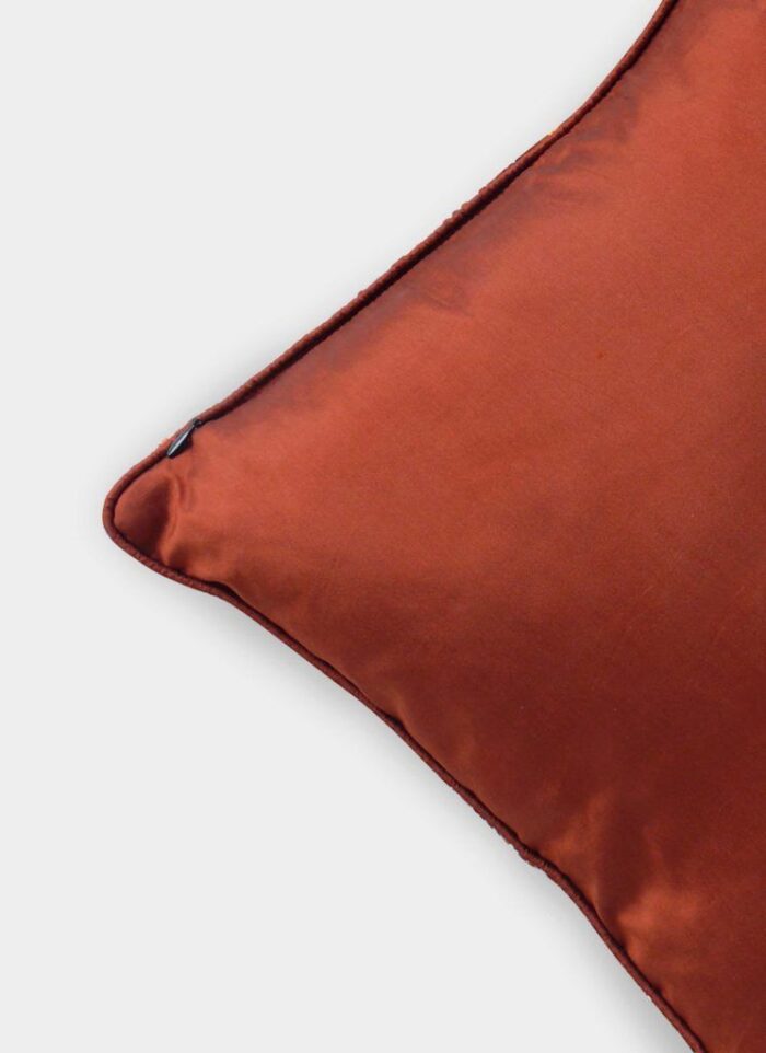 ⁦Orange and Silver Polyester Cushion Cover for Sofa, Bed, and Living Room - CS 035 (40x40cm)⁩ - الصورة ⁦5⁩