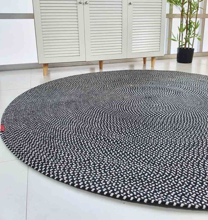 Stylish black and white cotton round rug for home decor - BR 007 (120cm) by Ramsha Home
