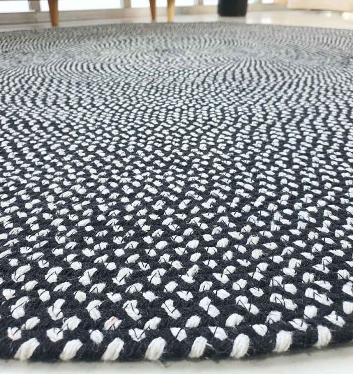 Elegant handmade round rug in black and white cotton - BR 007 (120cm) by Ramsha Home