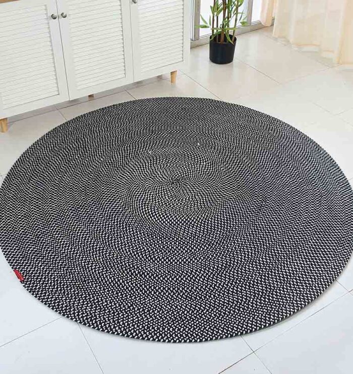 Handmade black and white cotton round rug - BR 007 (120cm) by Ramsha Home