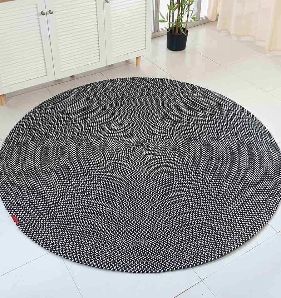 Handmade Black & White Cotton Round Rug for Home Decor - BR 007 (120cm) by Ramsha Home Handmade black and white cotton round rug - BR 007 (120cm) by Ramsha Home