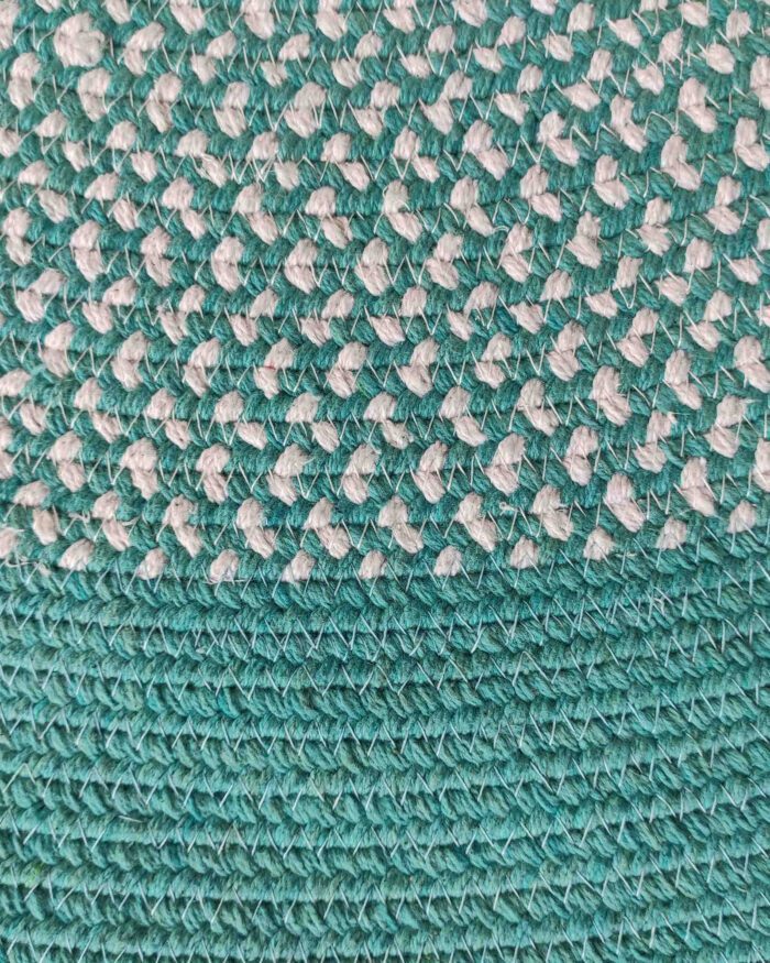 ⁦Luxurious Handmade Turquoise & White Color Cotton Braided Rug - BR 002⁩ - الصورة ⁦4⁩