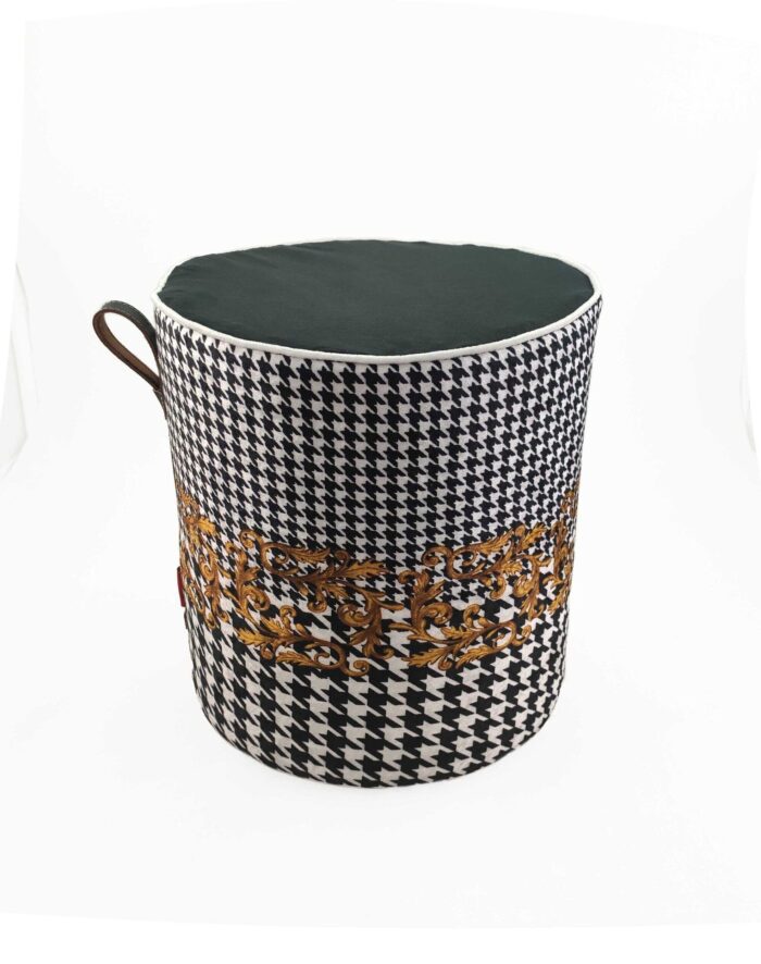 ⁦Black and White Home Decor Polyester Velvet Pouf - PF 025 (40x40x40cm)⁩ - الصورة ⁦1⁩