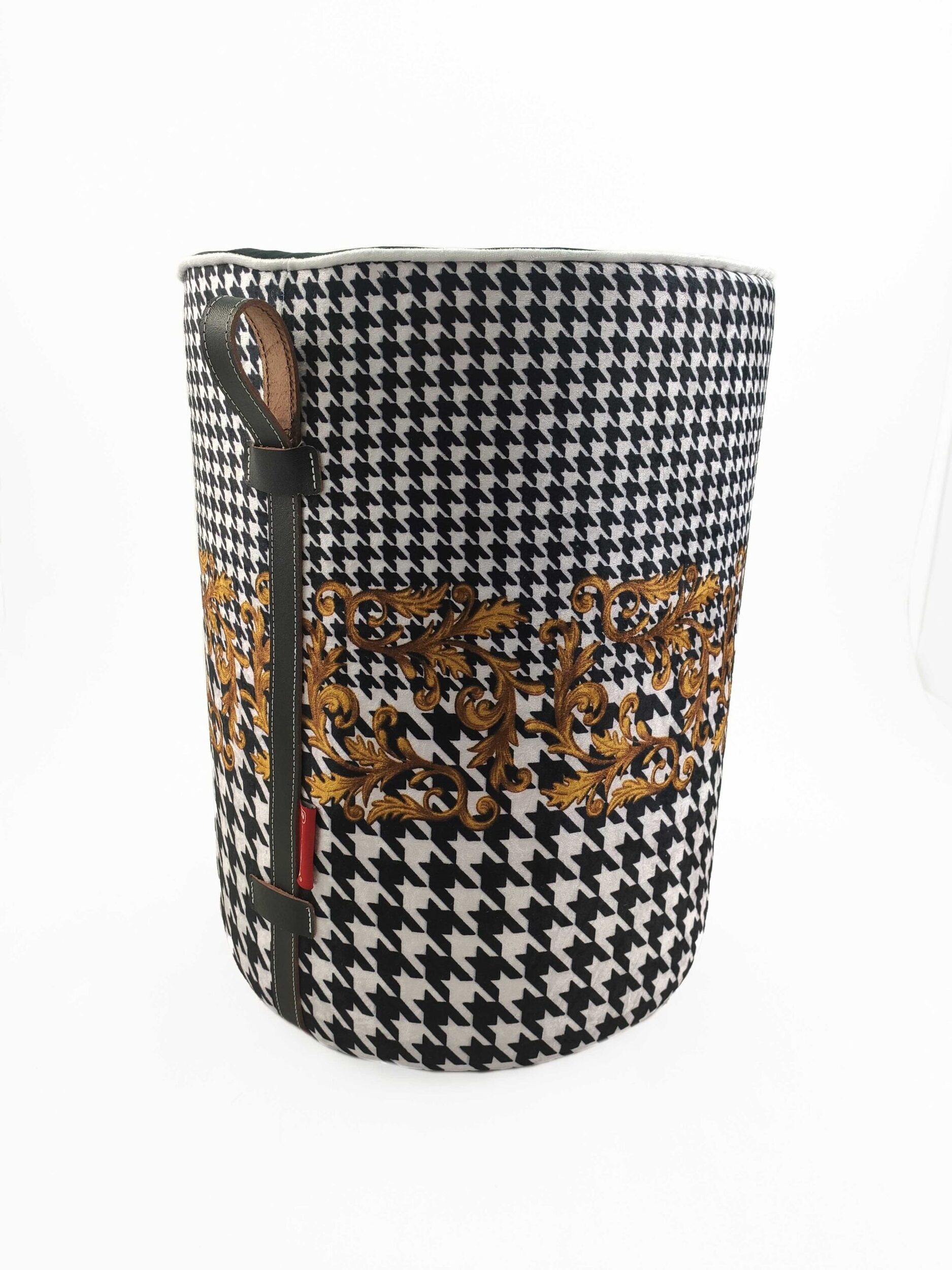 IMG_20220101_164729-1-scaled-1.jpg Black and White Home Decor Polyester Velvet Pouf - PF 025 (40x40x50cm) - الصورة 2