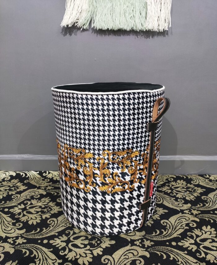 ⁦Black and White Home Decor Polyester Velvet Pouf - PF 025 (40x40x50cm)⁩ - الصورة ⁦5⁩