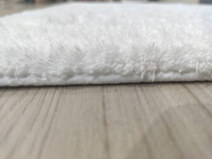 ⁦Bleach White Non-Slip Fluffy Soft Cotton Bathmat - BT 004 (60x90cm)⁩ - الصورة ⁦5⁩