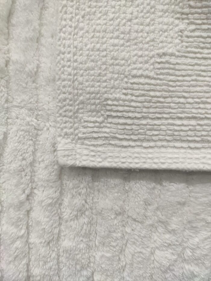 ⁦Bleach White Non-Slip Fluffy Soft Cotton Bathmat - BT 004 (60x90cm)⁩ - الصورة ⁦3⁩