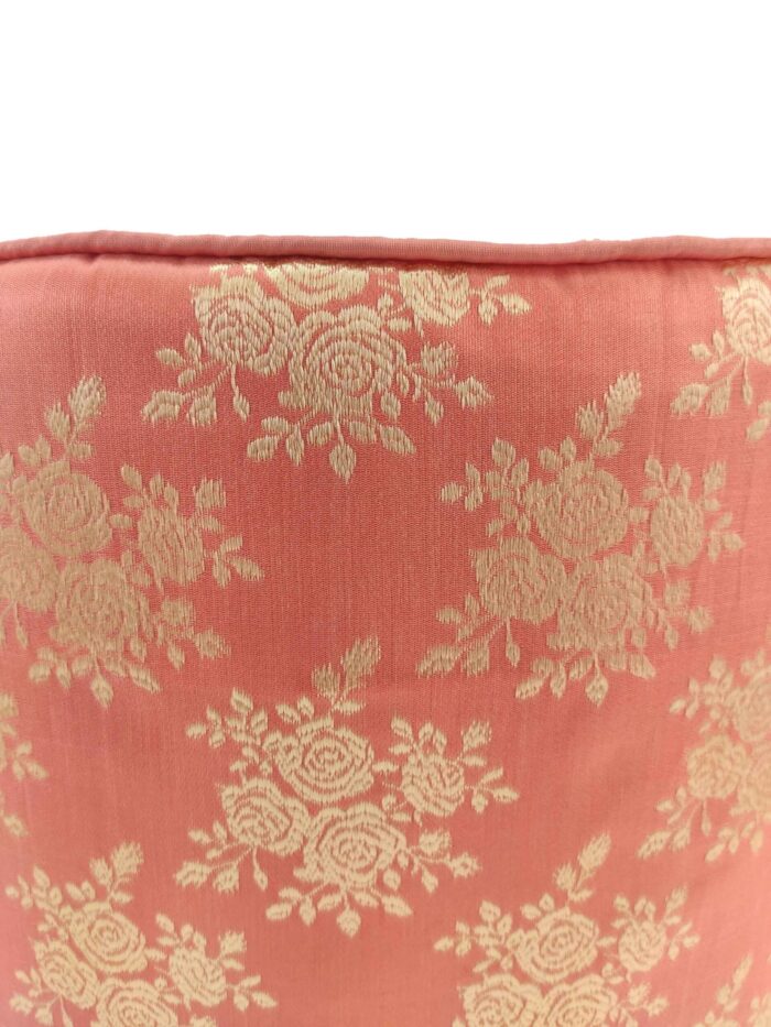 ⁦Pink & Gold Color Floor Pouf for Living Room - PF 021 (40x40x40cm)⁩ - الصورة ⁦3⁩