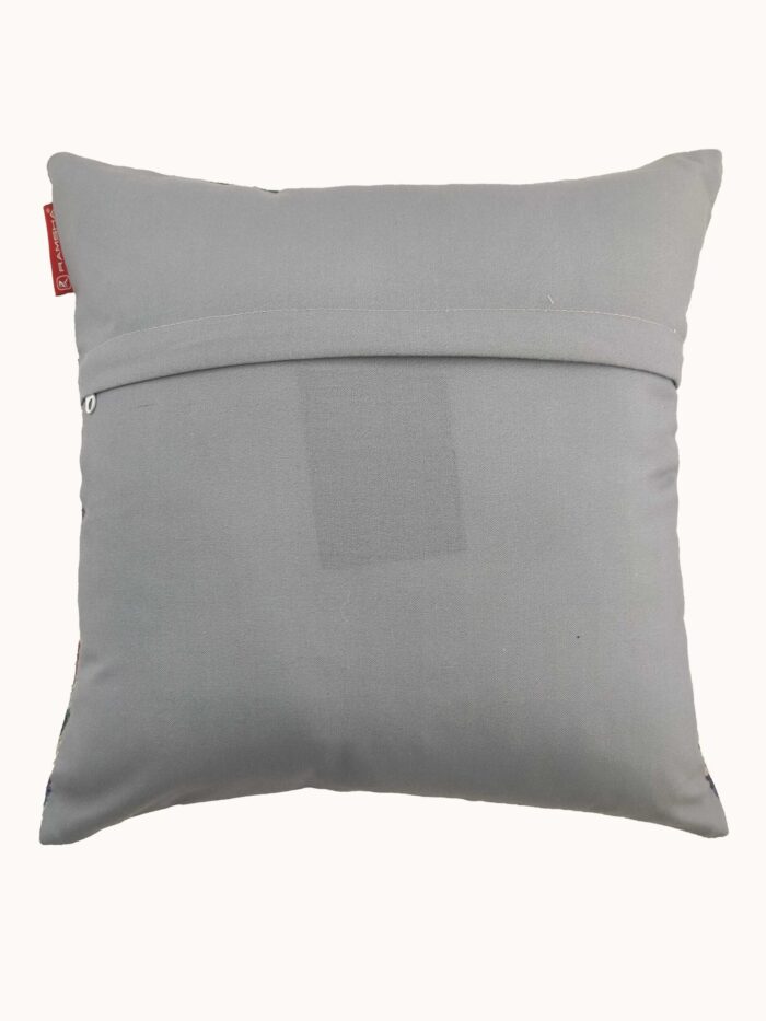⁦Multi-Color Polyester Cushion Cover for Farmhouse, Chair, and Outdoor - CS 068 (45x45cm)⁩ - الصورة ⁦3⁩