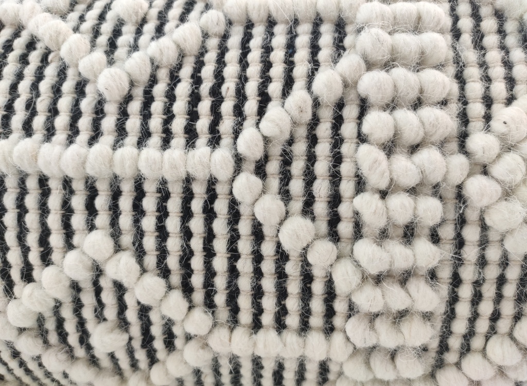 IMG_20220210_162904.jpg Natural & Black Handmade Cotton and Wool Woven Cushion Cover - CS 050 (30x90cm) - الصورة 3
