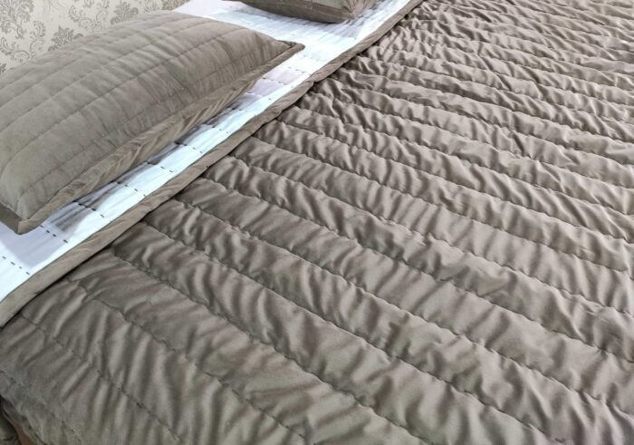 ⁦Stunning Brown & White Bed Spread - BDS 01 (250x250cm)⁩ - الصورة ⁦3⁩