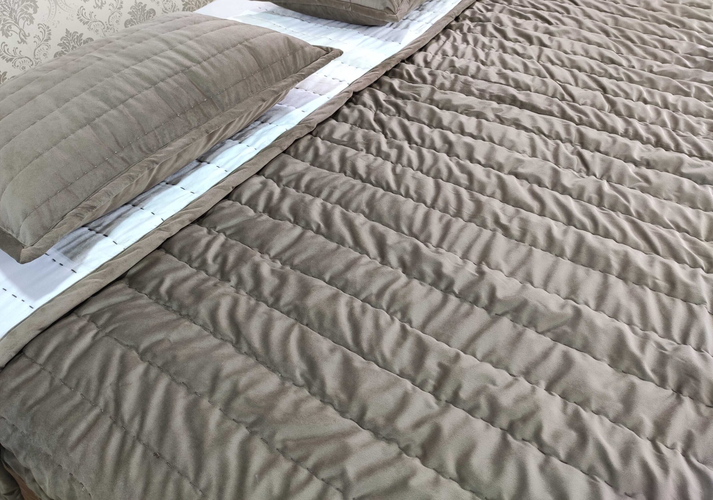IMG_20220407_152612-scaled-2.jpg Stunning Brown & White Bed Spread - BDS 01 (250x250cm) - Image 3