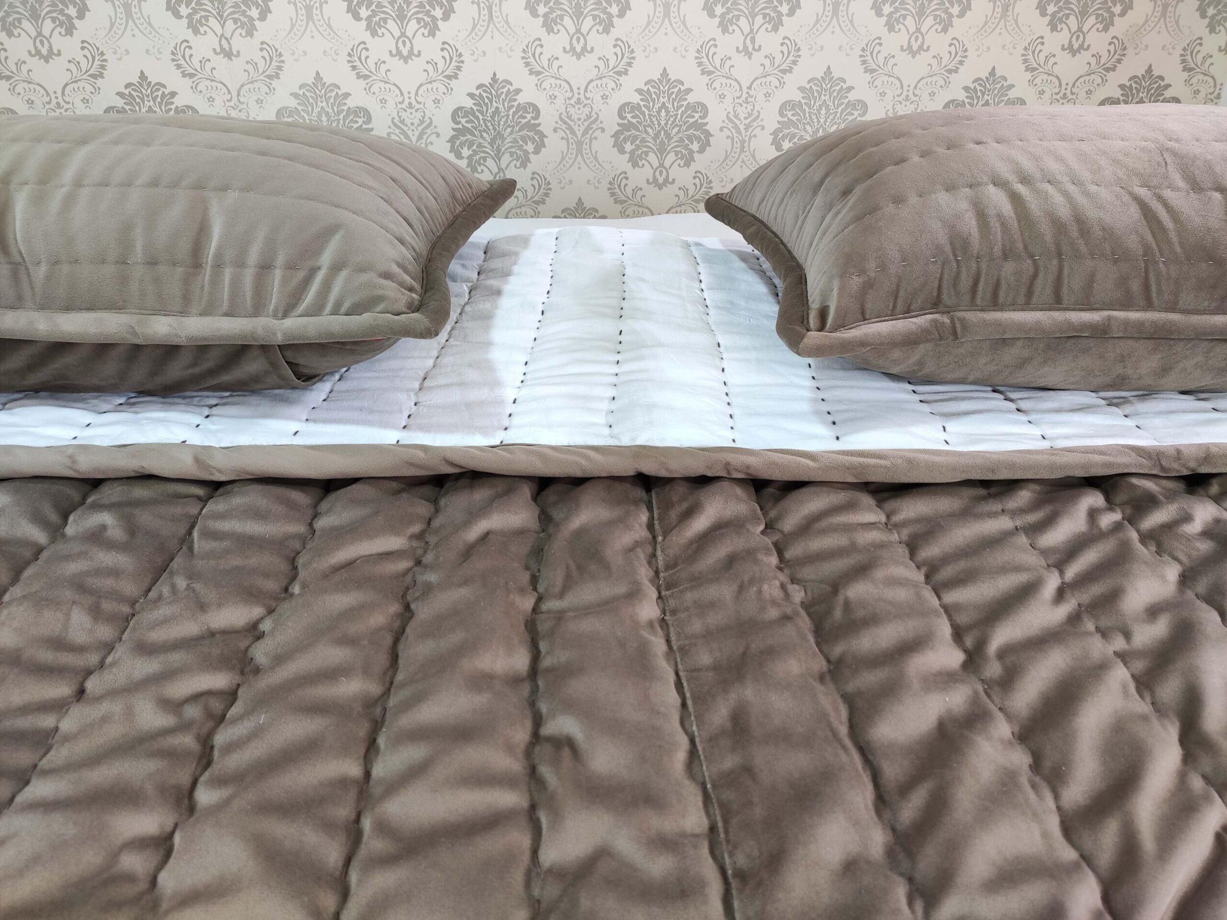 IMG_20220407_152623-scaled-2.jpg Stunning Brown & White Bed Spread - BDS 01 (250x250cm) - Image 4