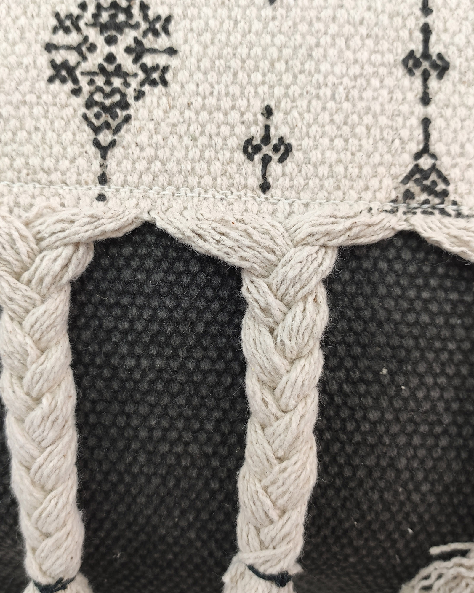 IMG_20220714_153418-1.jpg Bedroom White and Black Pouf with Tassel - PF 074 (40x40x40cm) - الصورة 2