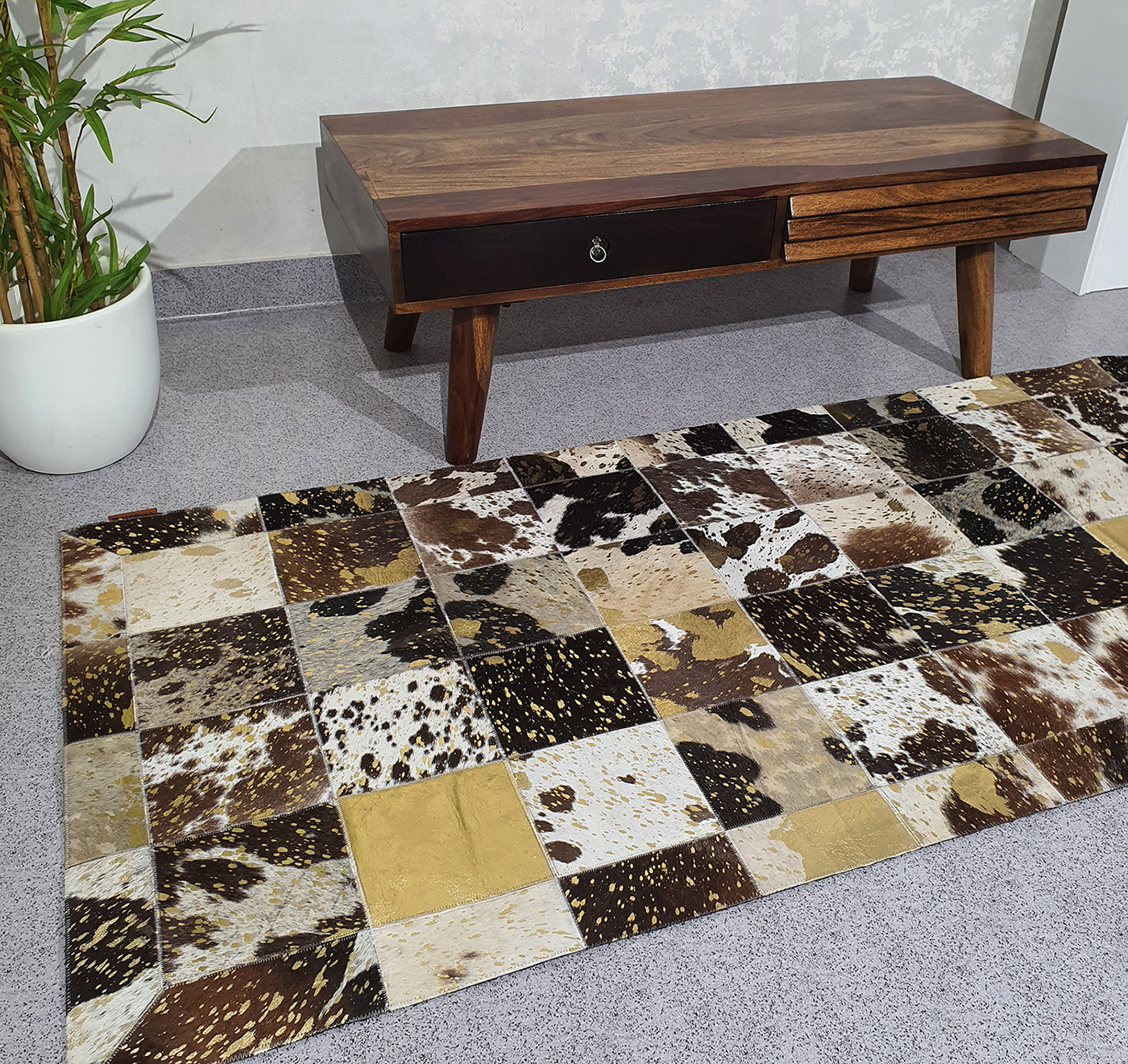 Stylish LR 005 Leather Rug - Versatile for Indoor & Outdoor Spaces (80x200cm) Stylish LR 005 leather rug for any environment