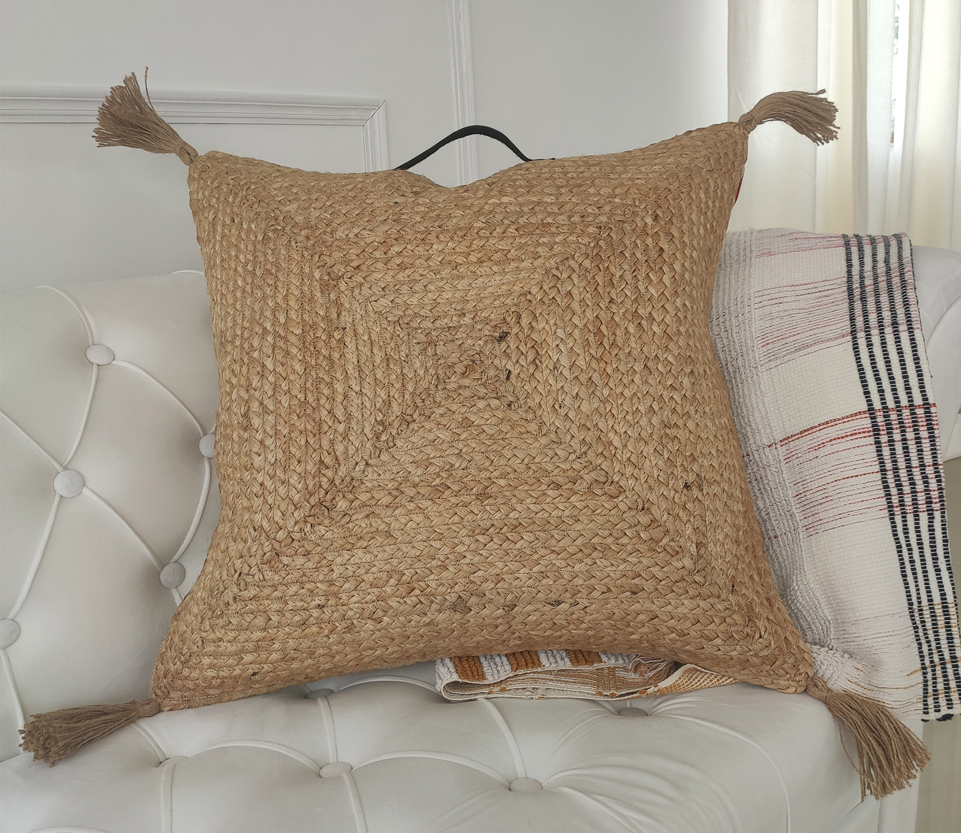 Modern Farmhouse Jute Cushion with Tassel and Handle - Natural Color, 60X60cm Natural color jute cushion with tassel and handle, 60X60cm