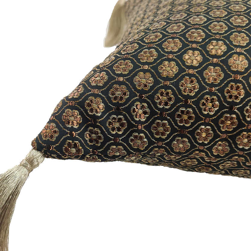 4534 Black & Gold Color Polyester Cushion with Filler for Window Seat, Bed, Floor - CS 230 (30x50cm) - الصورة 3