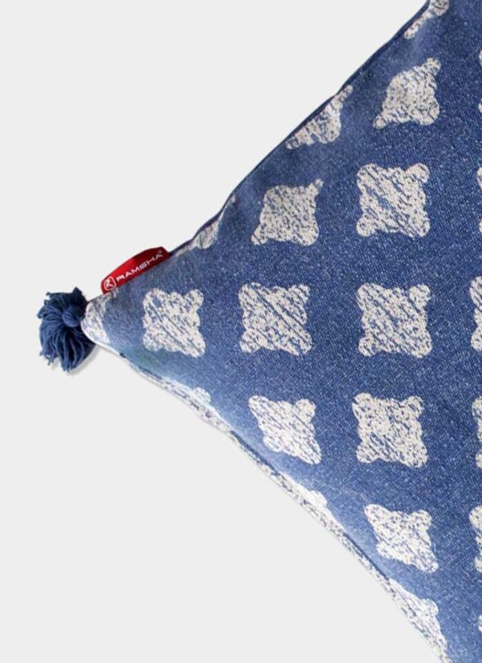 ⁦Blue & Gold Color Cotton Cushion with Filler - CS 238 (45x45cm)⁩ - الصورة ⁦3⁩