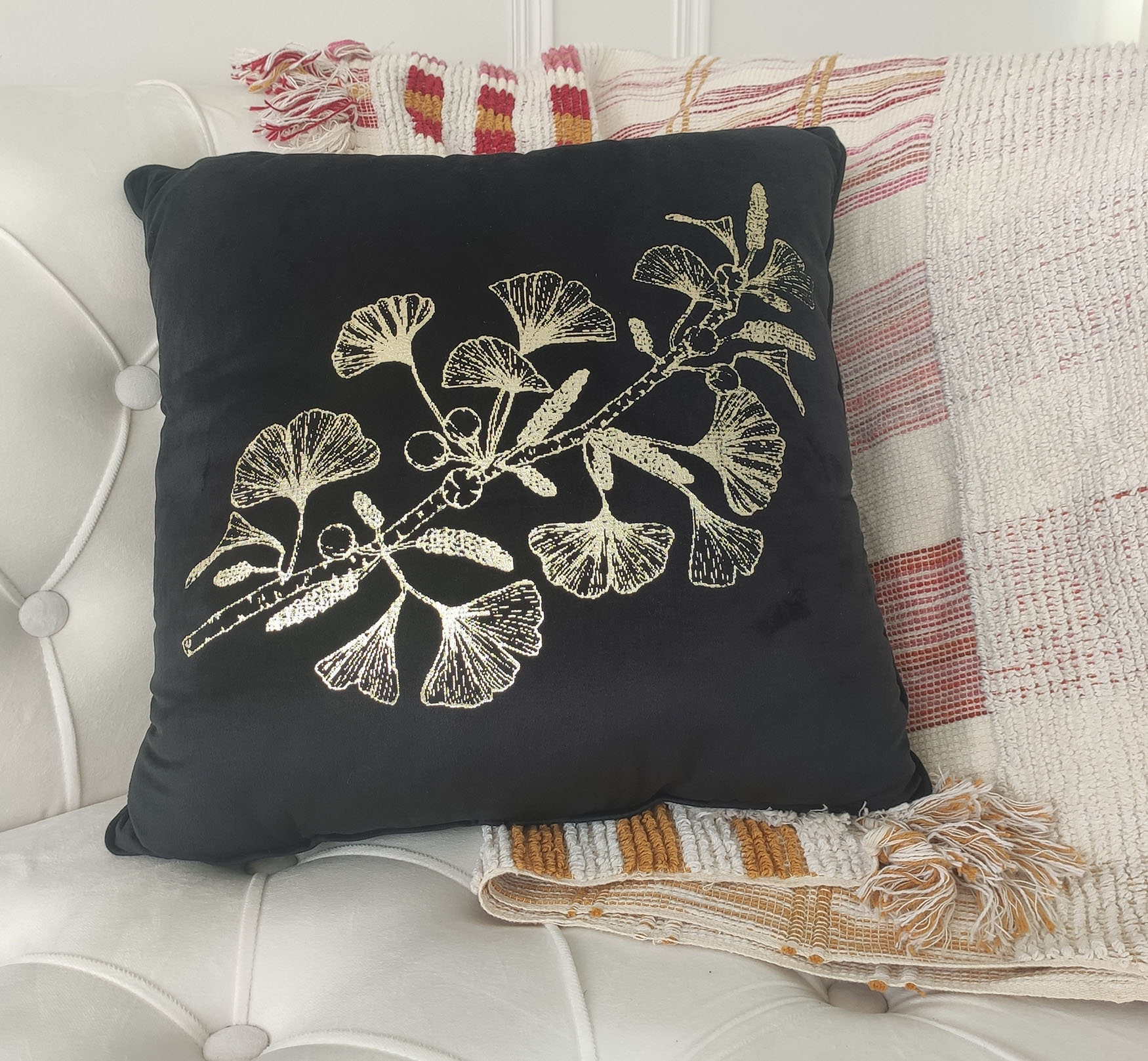 Soft and Comfortable Black Cushion - Polyester Filling, 45X45cm Soft and comfortable cushion in black, 45X45cm