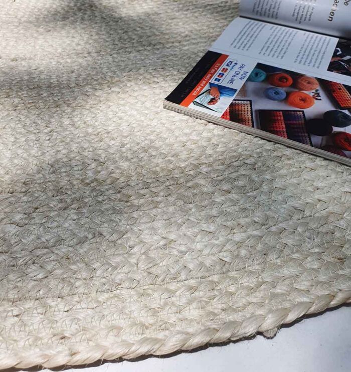 Stunning handmade braided round jute rug – BR 017 (150cm)