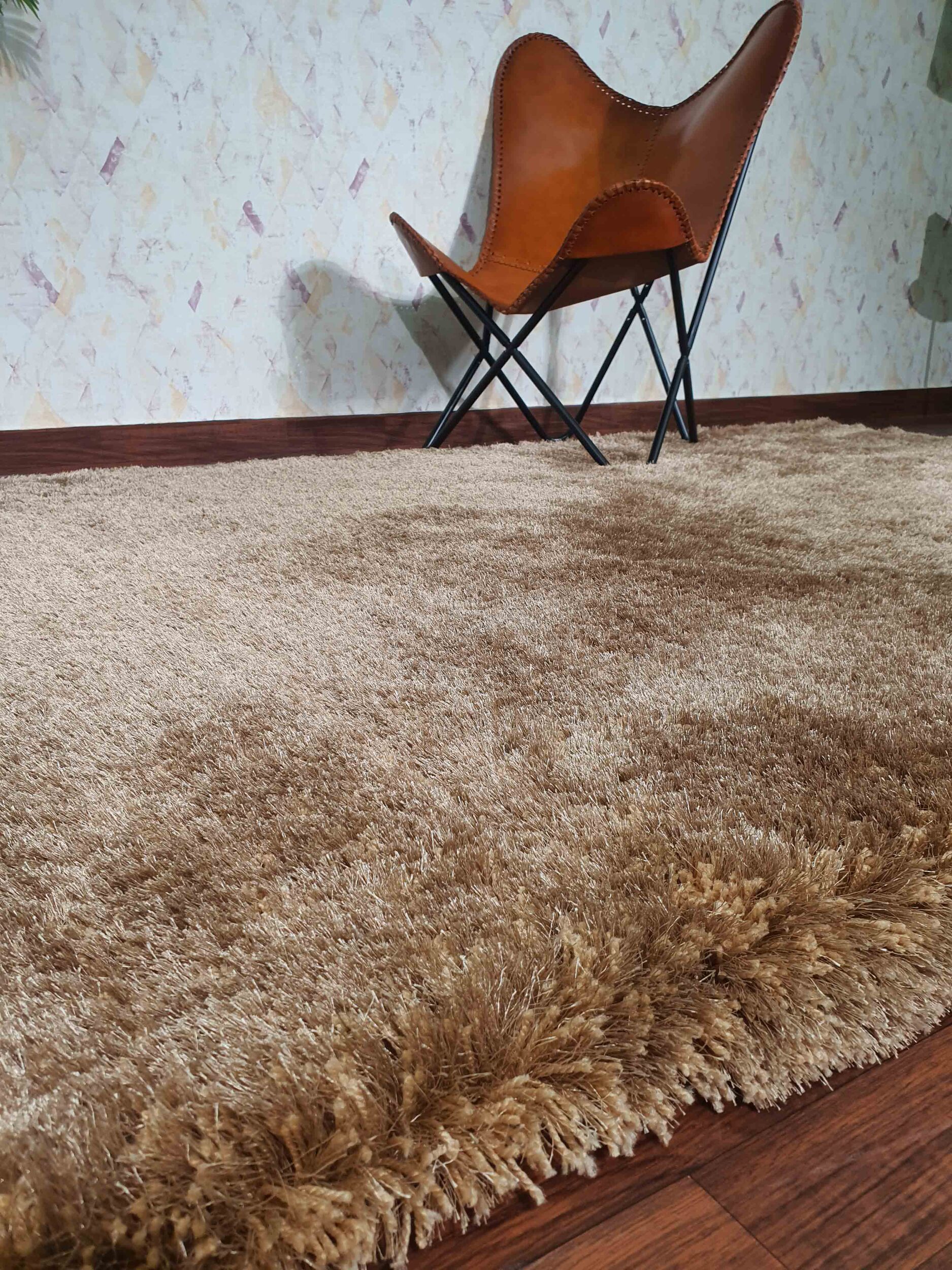 Luxurious Details: Sideways Close-up of MPS-03 A Beige Shaggy Rug - Ramsha Home Sideways Close-up of MPS-03 A Beige Shaggy Rug - Ramsha Home