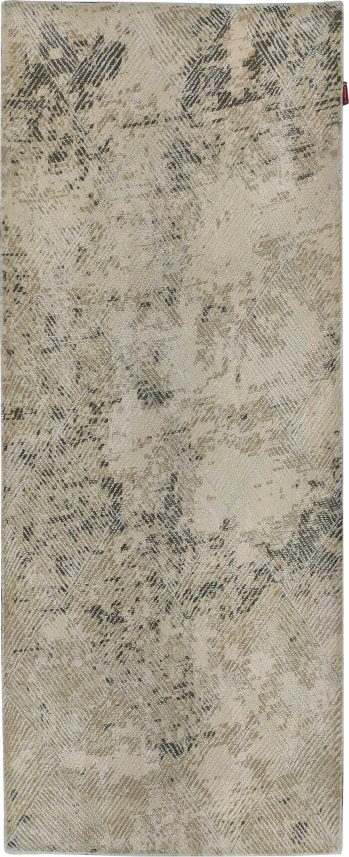Modern carpet and rugs collection in Dubai and UAE, including silk carpets, bedroom rugs, runner rugs, and traditional rugs for sale.