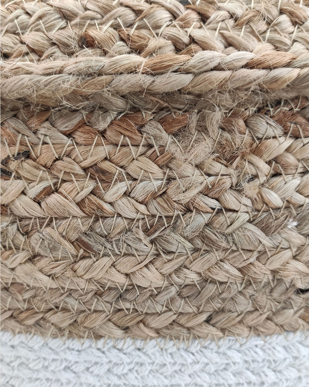 IMG_20201110_170937.jpg Natural and White Color Jute and Cotton Pouf for Home Decor - PF 081 (50x50x25cm) - الصورة 4