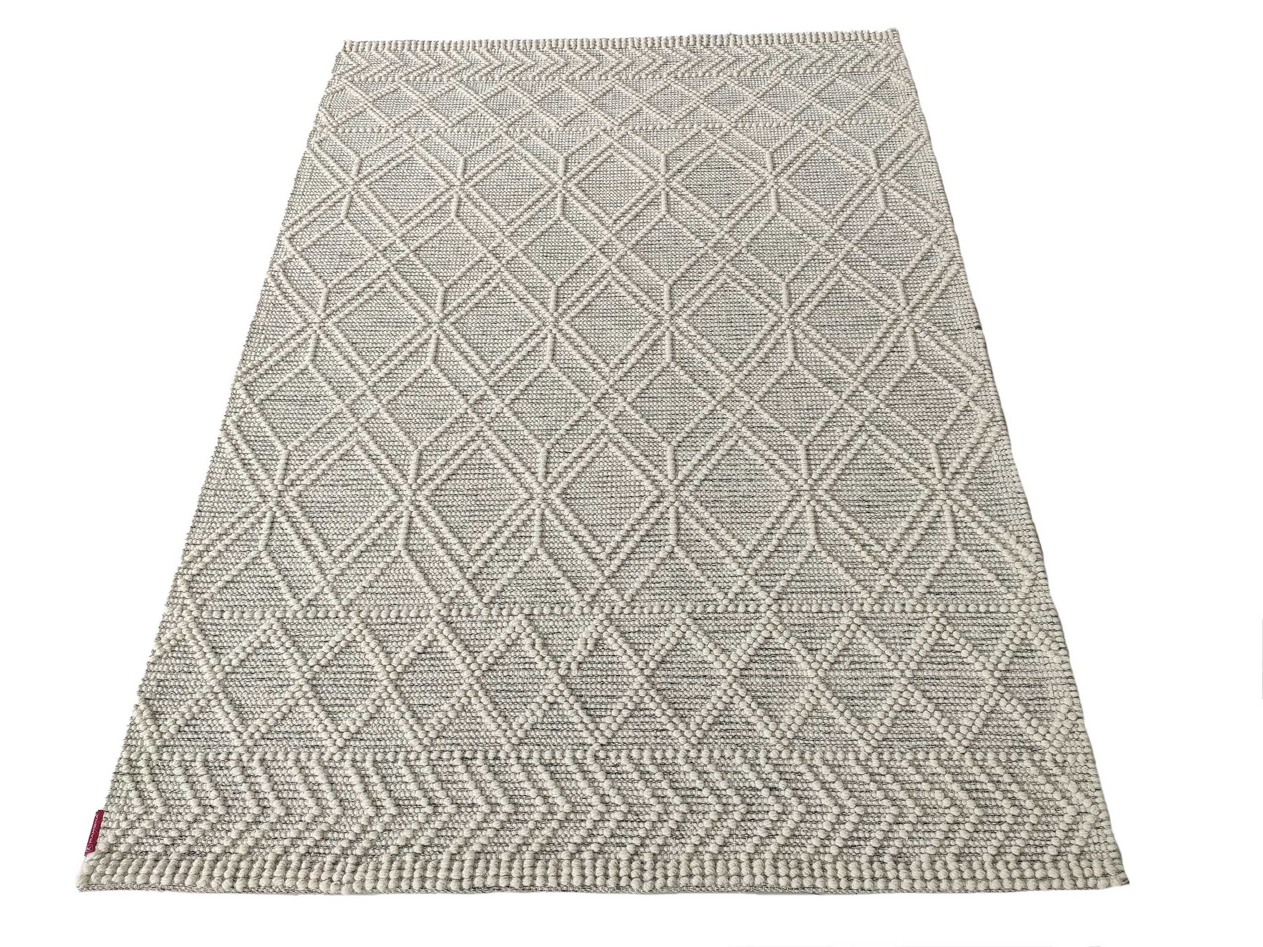 Handcrafted Natural White Hall Decor Rug - SRN 019 (140x200cm) by Ramsha Home Handcrafted natural white hall decor rug SRN 019 (140x200cm) by Ramsha Home