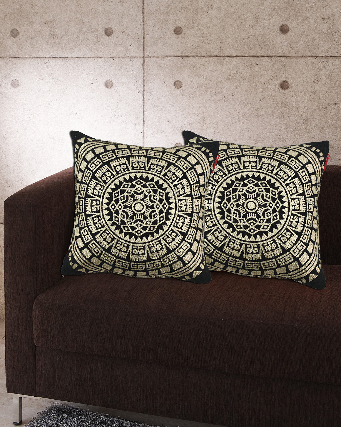 IMG_20221109_111121 Black & Gold Color Cotton Cushion with Filler for Living Room, Bedroom, and Floor - CS 196 (45x45cm) - الصورة 5
