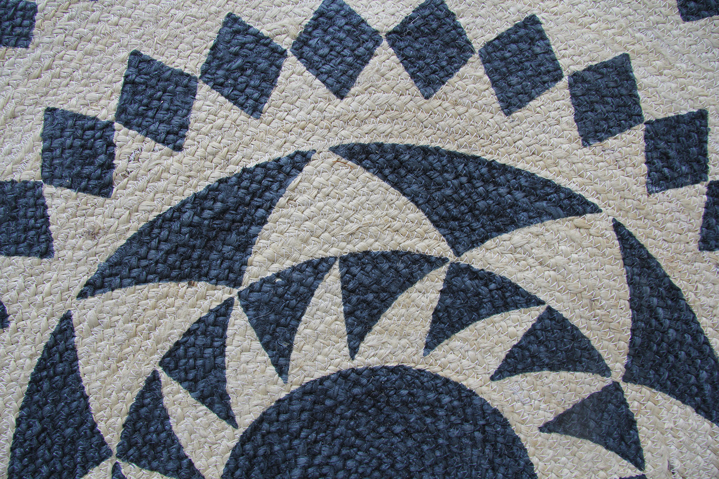 Premium Quality Handmade Jute Round Rug BR 075 with Intricate Braiding (200cm) by Ramsha Home Premium quality handmade jute round rug BR 075 with intricate braiding 200cm by Ramsha Home