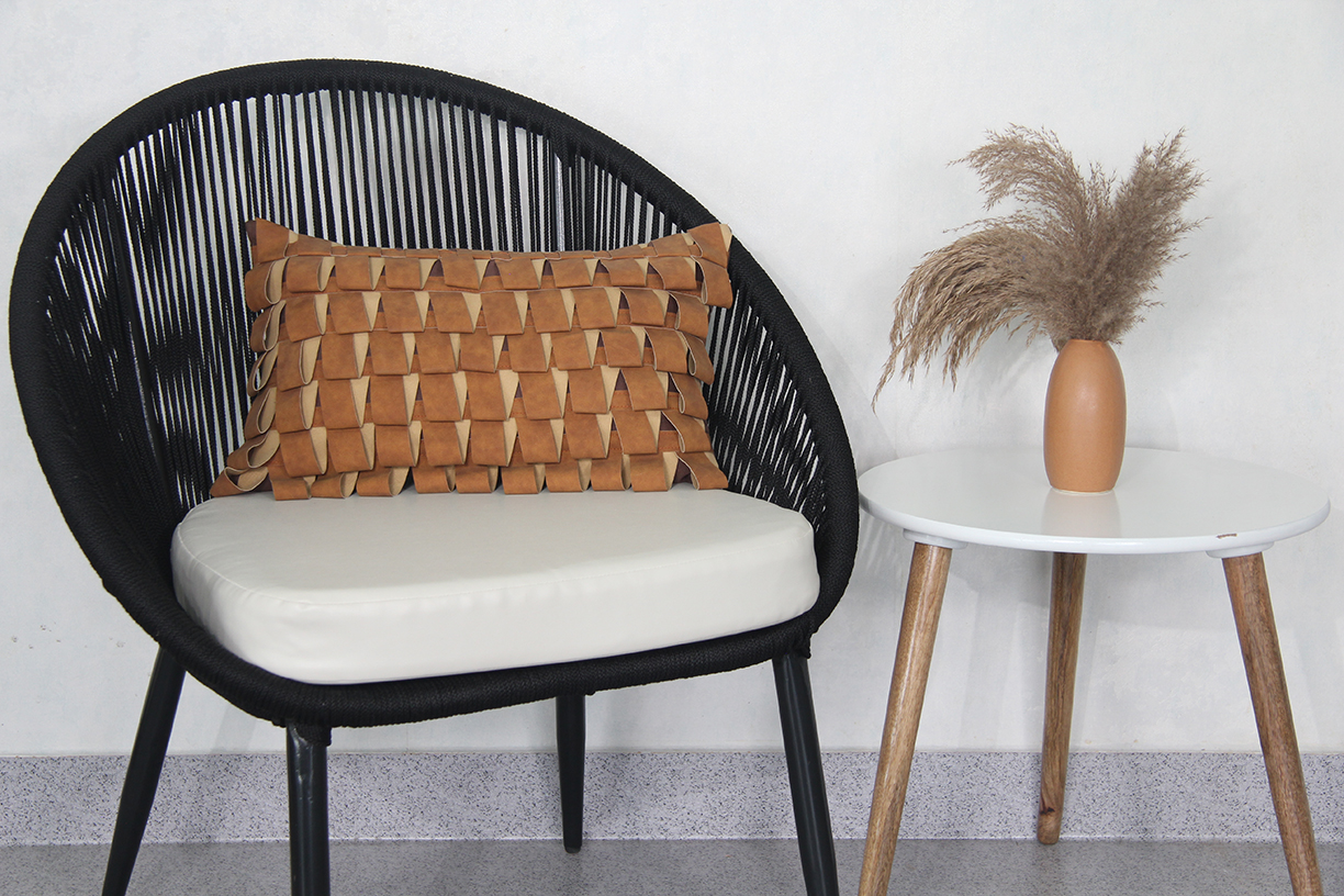 Beautiful Design Cushion in Natural and Brown Colors (30X50cm) Beautiful Design Cushion in Natural and Brown Colors