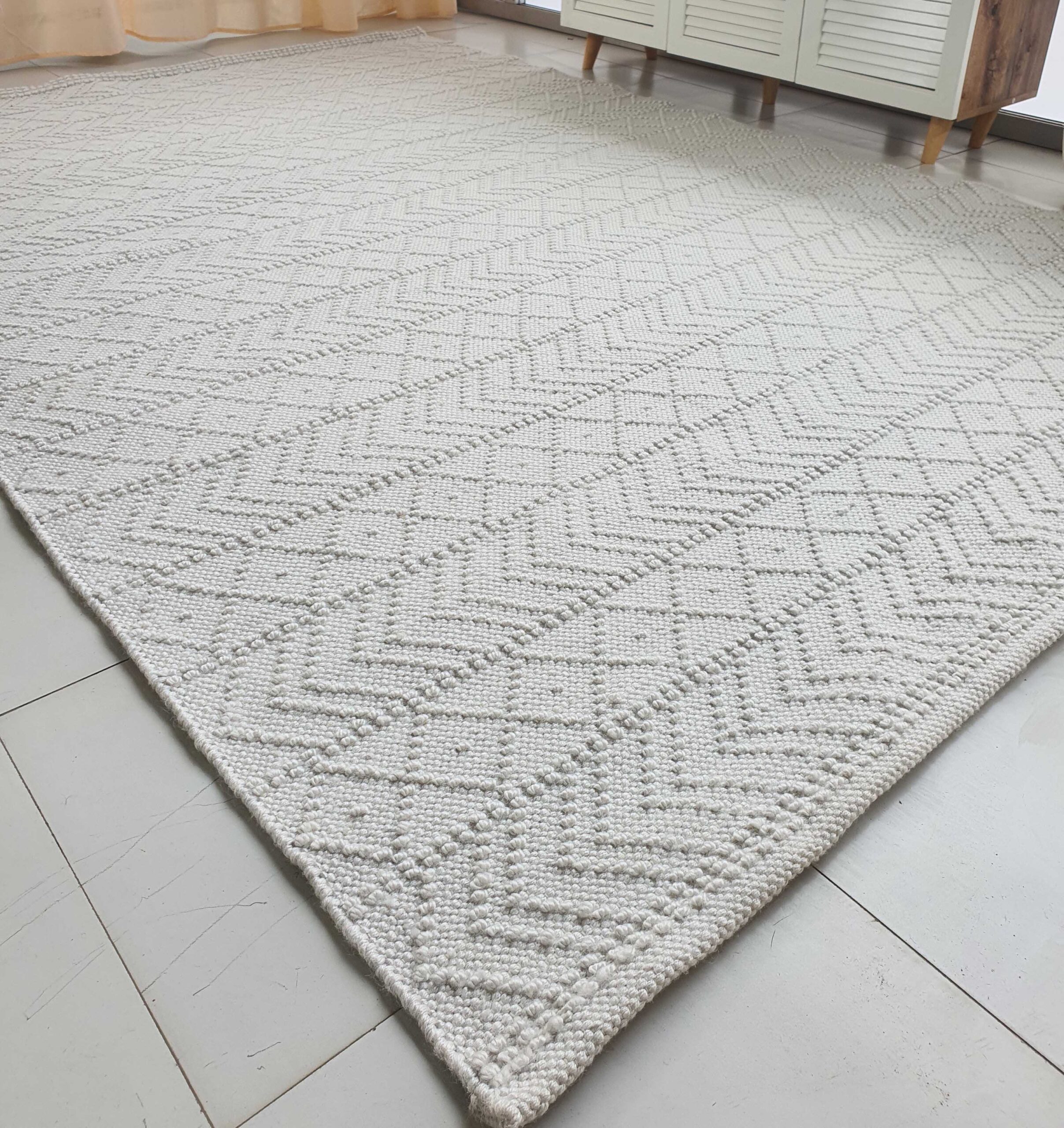 Contemporary White Color Home Decor Rug SR 022 (80x200cm) by Ramsha Home Contemporary white color home decor rug SR 022 (80x200cm) for minimalist interiors by Ramsha Home