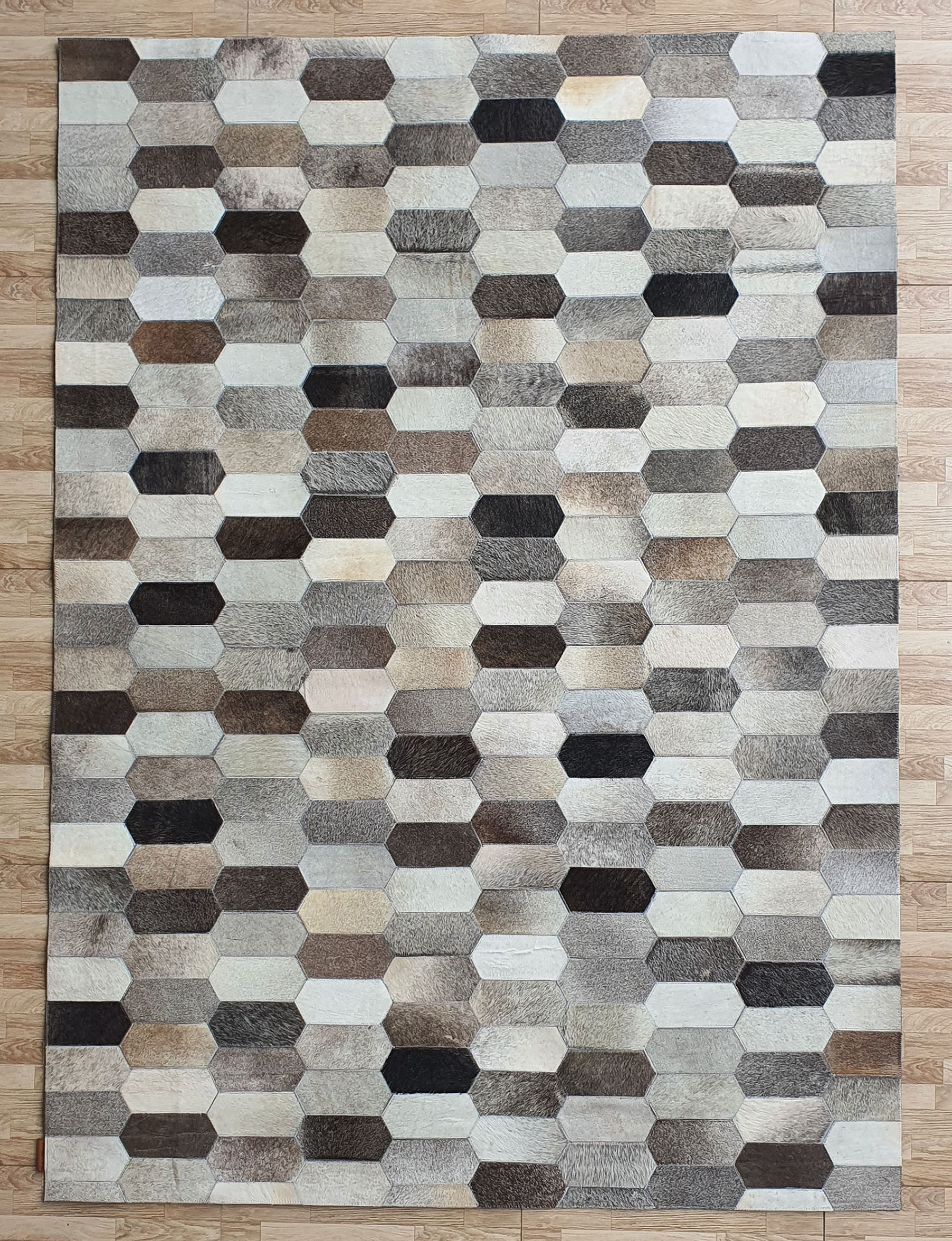 Versatile Leather Rug with Vibrant Colors for Various Styles - LR 011 (170x240cm) by Ramsha Home Versatile leather rug with vibrant colors for various styles - LR 011 (170x240cm) by Ramsha Home