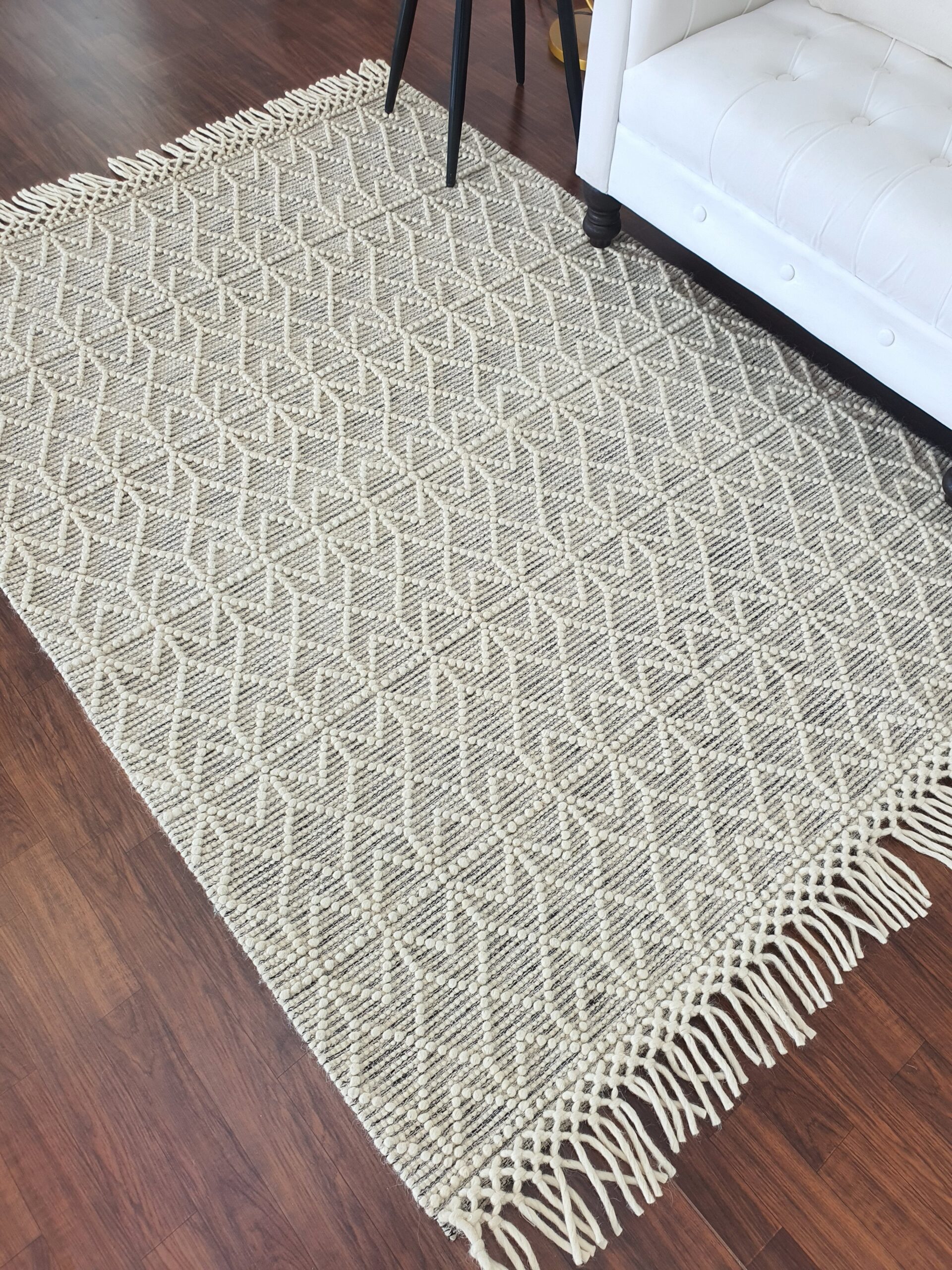 Handmade Natural White Woven Rug with Fringes SRN 007 - Elegant Decor (250x300cm) by Ramsha Home Handmade natural white woven decor rug with fringes SRN 007 (250x300cm) by Ramsha Home