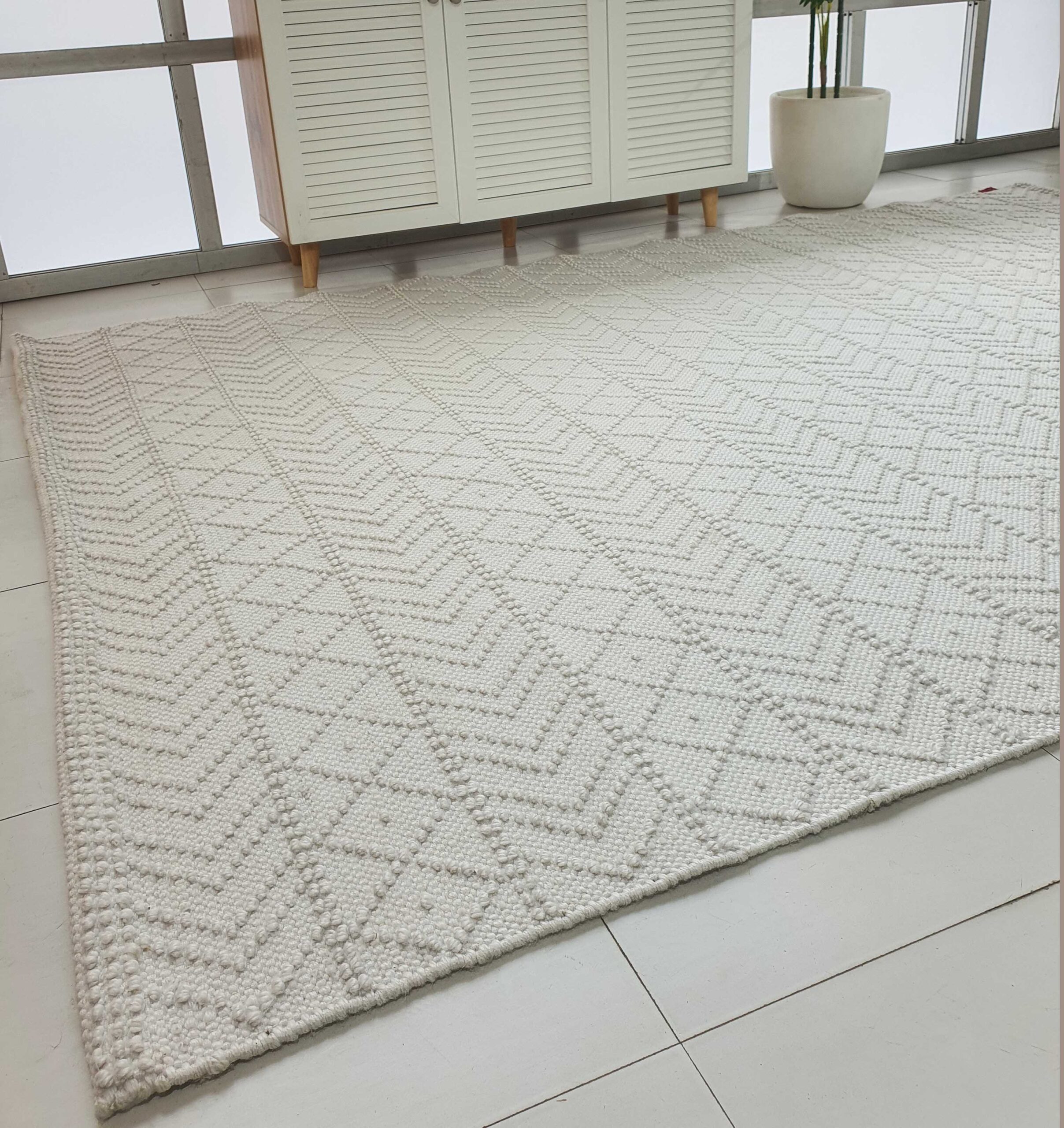 Durable Home Decor Polyester Rug SR 022 (80x200cm) by Ramsha Home Durable home decor polyester rug SR 022 (80x200cm) in white color by Ramsha Home
