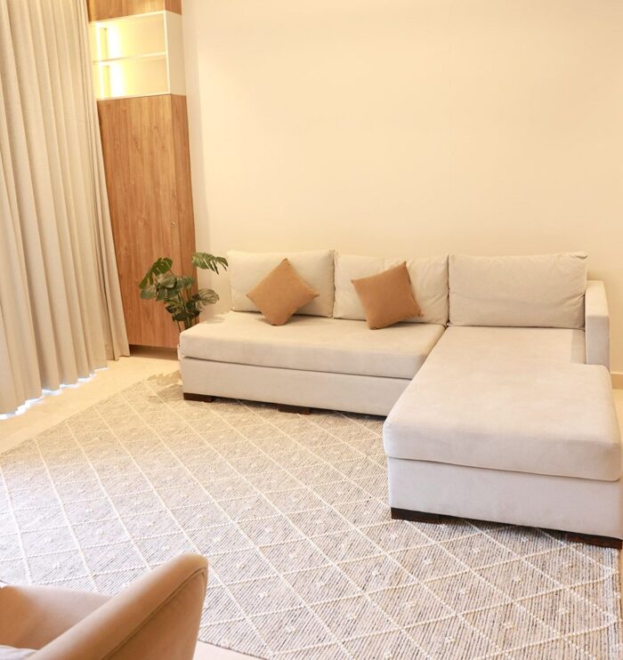 Hand woven wool rug from India, perfect as a bohemian hallway rug or indoor rug for modern homes in UAE and Dubai.