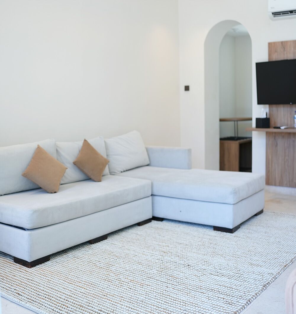 Hand Woven Wool Rug – Bohemian Indoor Hallway Carpet Dubai Hand woven wool hallway rug from India, stylish bohemian woven rug for homes in UAE and Dubai.