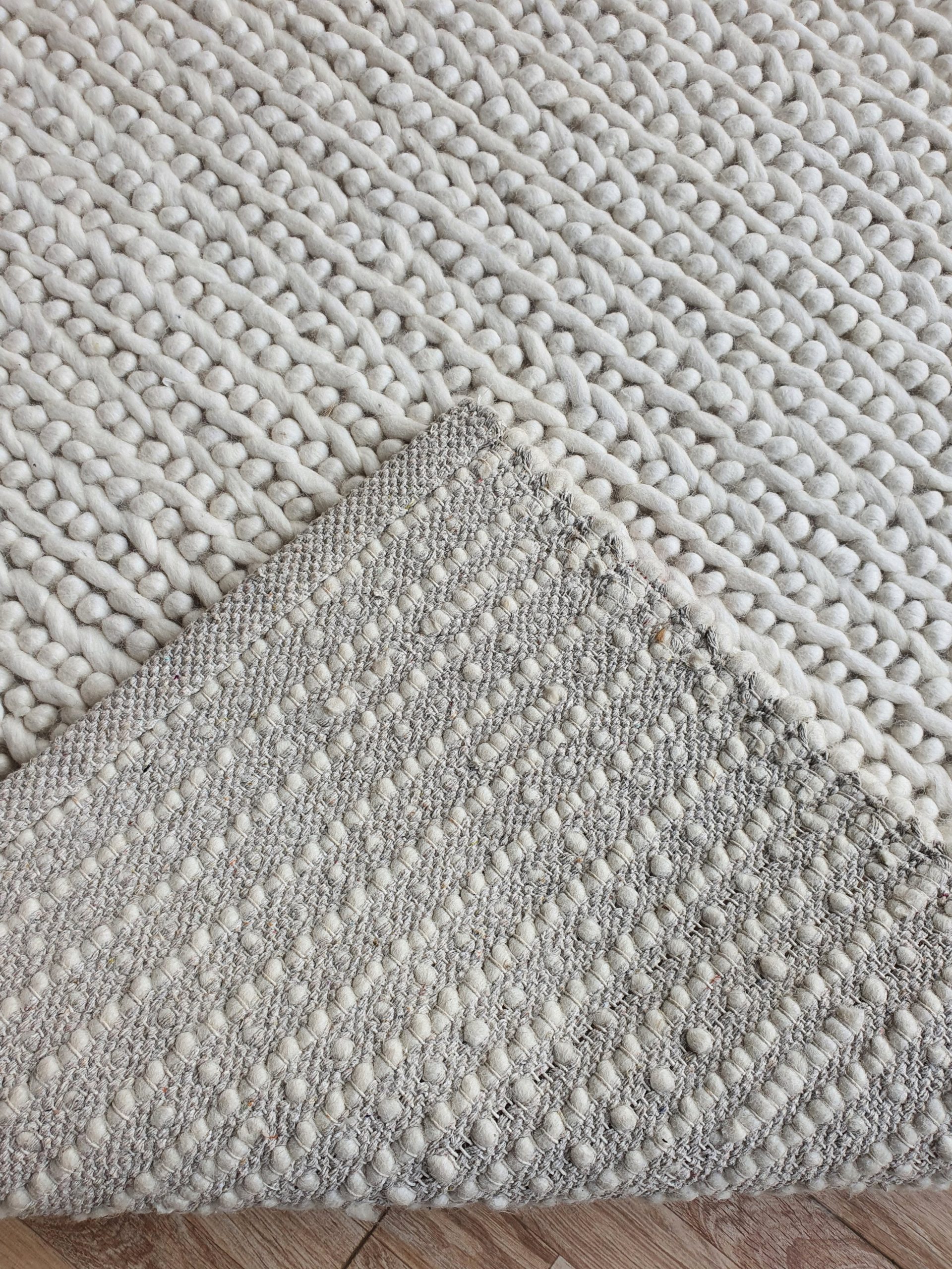 Handcrafted White Bedroom Rug - SRN 031 (170x240cm) by Ramsha Home Elegant white bedroom woven rug SRN 031, 170x240cm by Ramsha Home