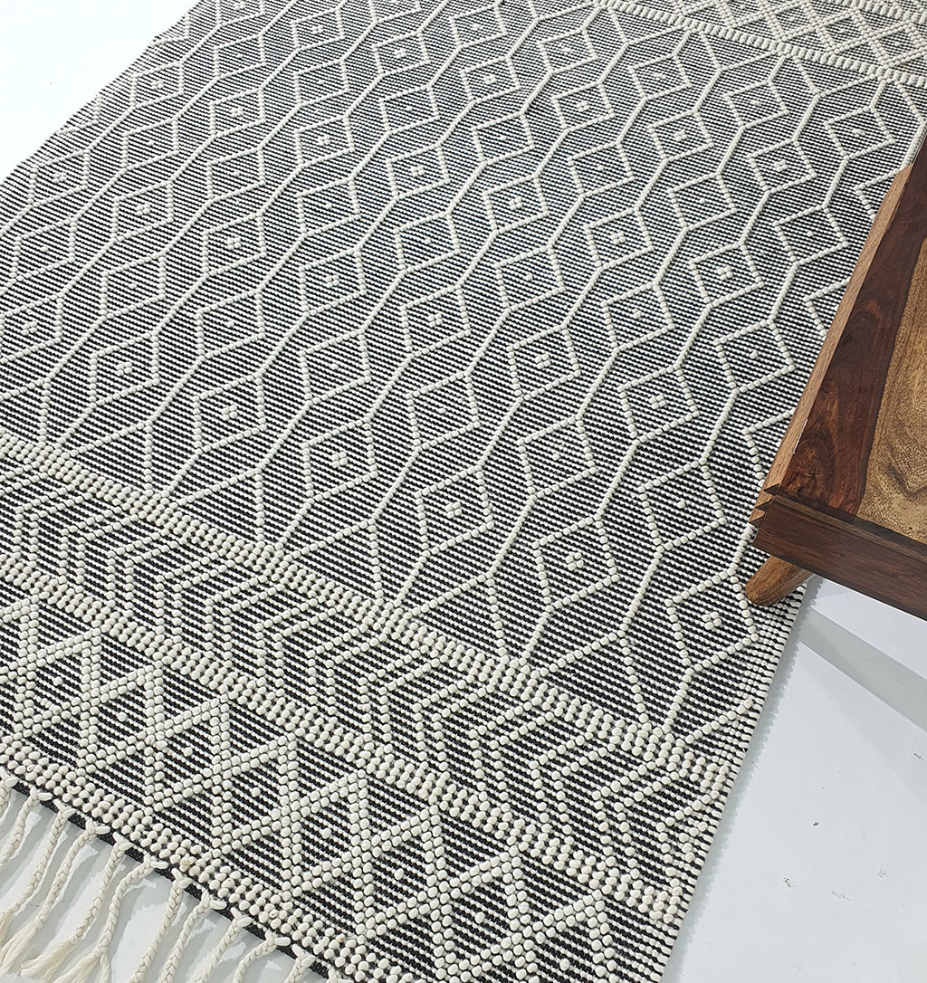 Handcrafted Black & Natural Color Wool & Cotton Woven Rug - SRN 018 (200x300cm) by Ramsha Home Handcrafted black & natural color wool & cotton woven rug SRN 018 (200x300cm) by Ramsha Home