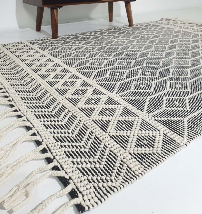Elegant handcrafted black and natural wool and cotton rug SRN 018 (200x300cm) for living room by Ramsha Home