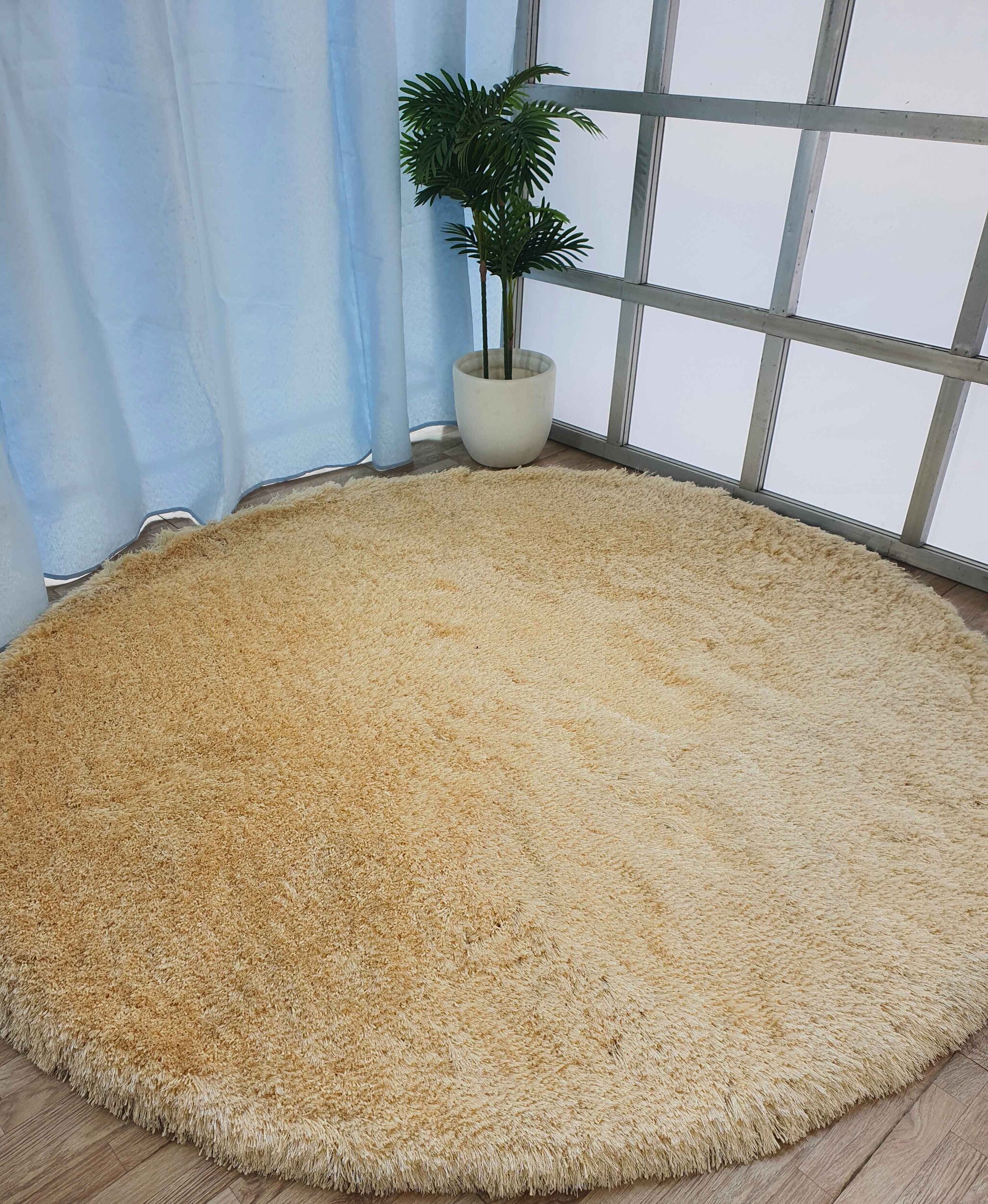 Elegant Side View: Fluffy Cream MPV-08 Shaggy Rug - Ramsha Home Sideways View of Fluffy Cream MPV-08 Handmade Shaggy Rug - Ramsha Home