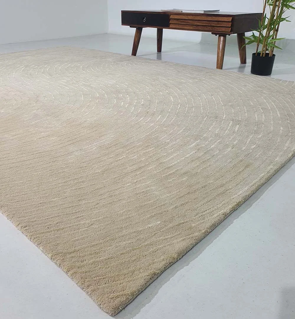 Luxurious Hand Tufted Rug — Comfort & Timeless Elegance Luxurious hand tufted rug with elegant design and soft texture
