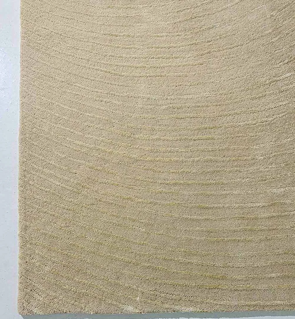 Luxurious Hand Tufted Rug — Comfort & Timeless Elegance Luxurious hand tufted rug with elegant design and soft texture