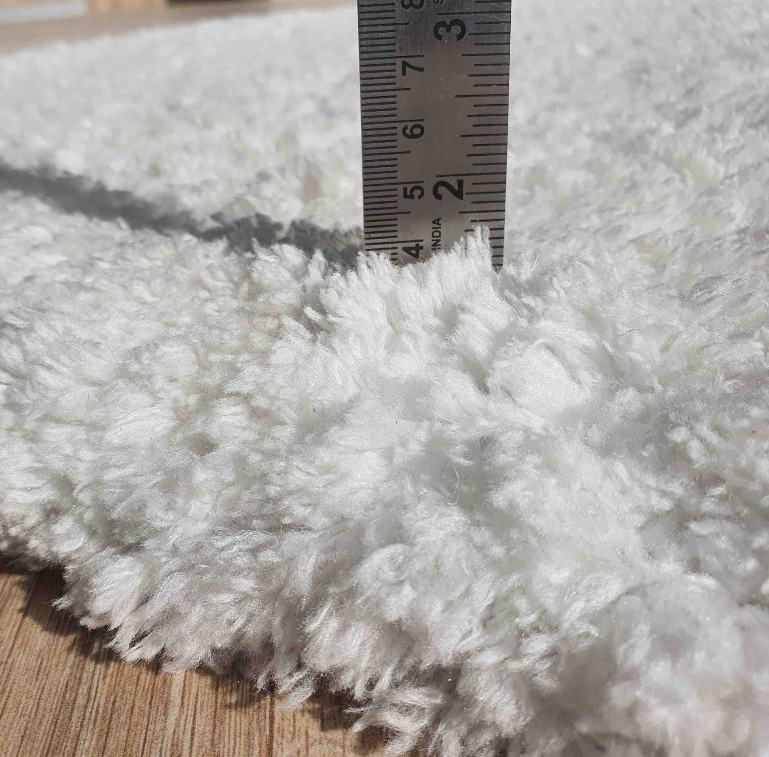 Cozy Pile Height of White Shaggy Rug by Ramsha Home Pile Height Display of White Shaggy Rug by Ramsha Home