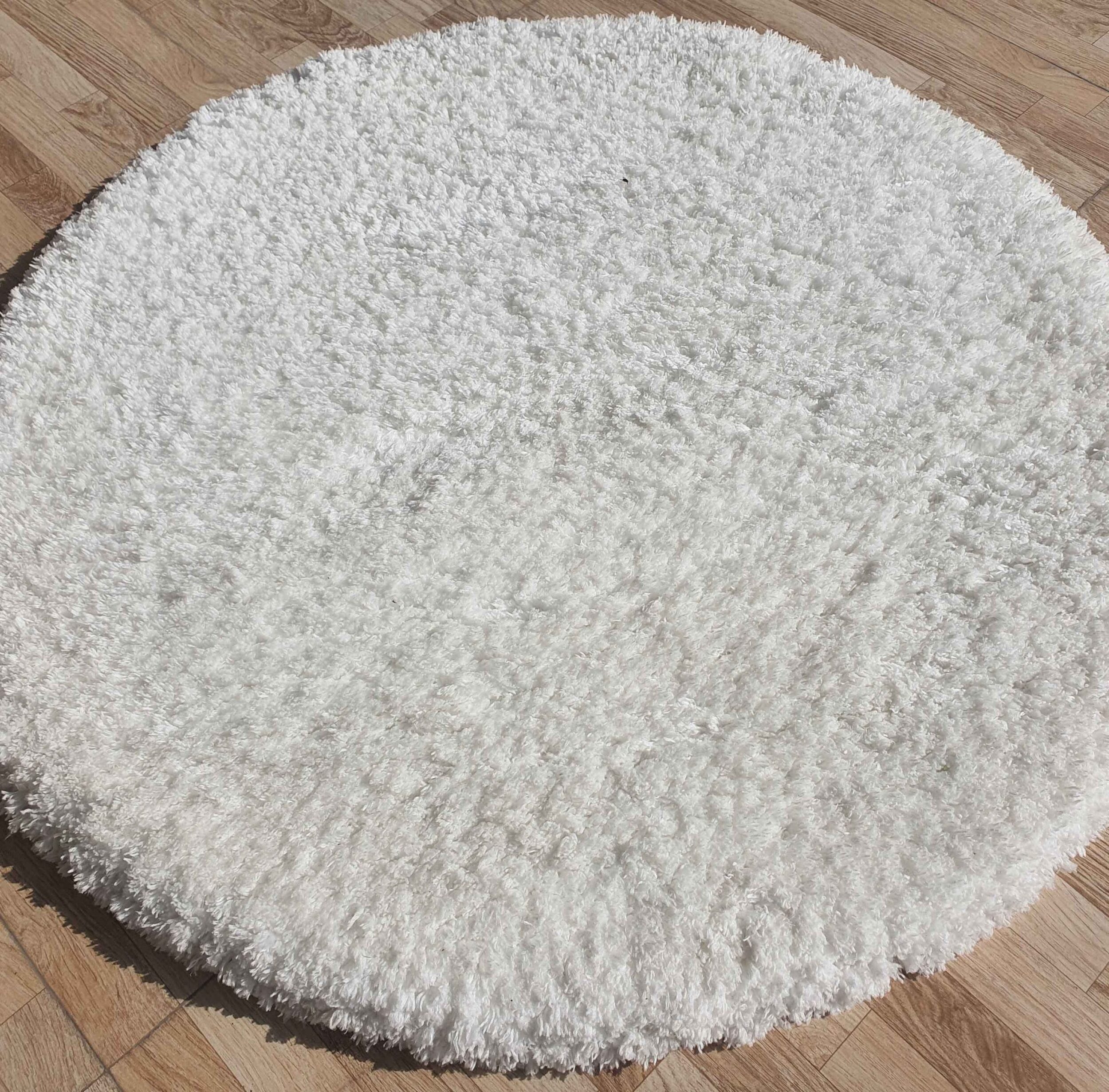 Sideways View of White Round Shaggy Rug by Ramsha Home Sideways Image of Round Shaggy Rug in White by Ramsha Home