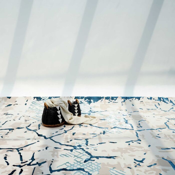 Elegant rug for modern living room décor