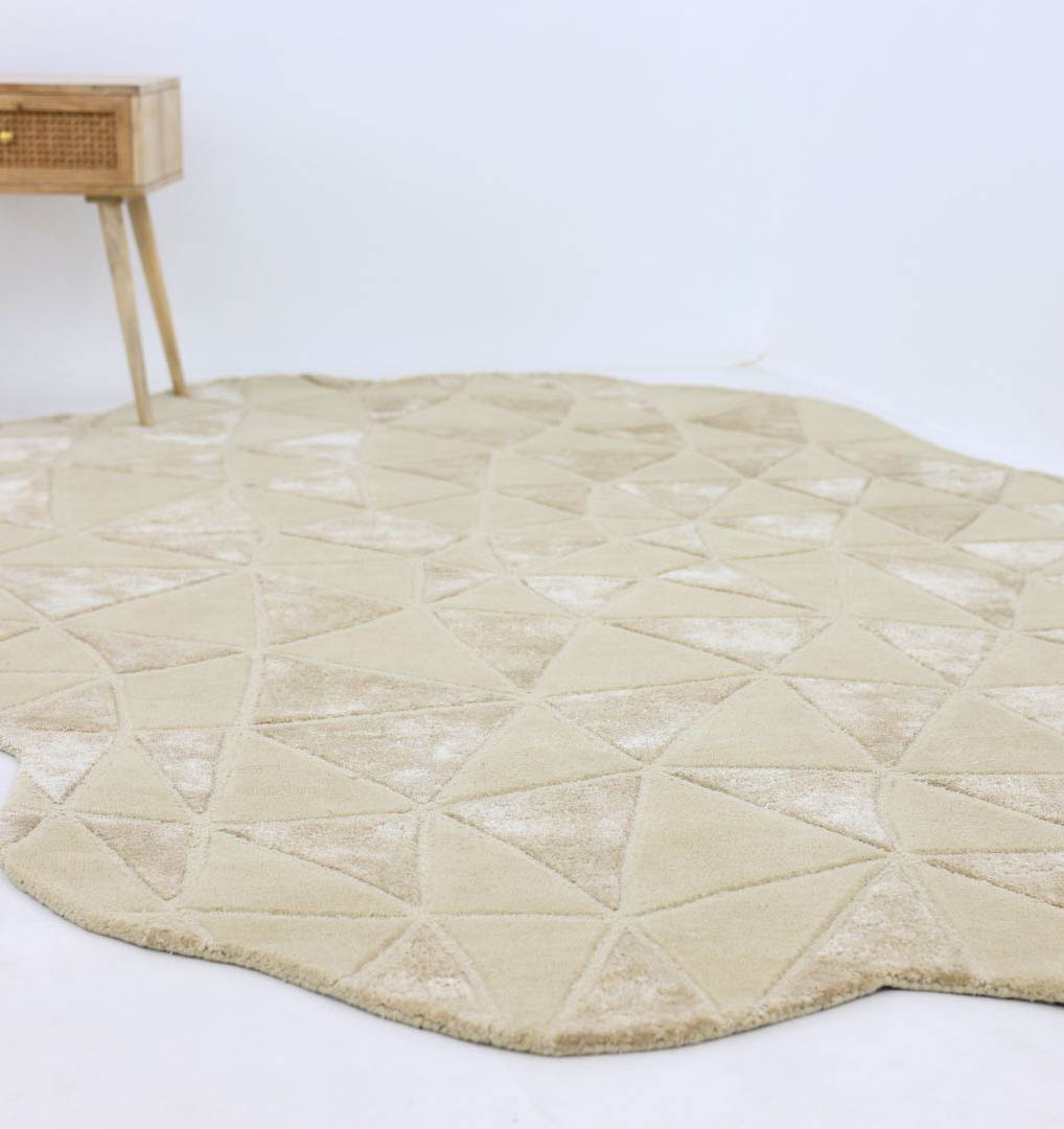 Handmade Rug – Crafted Elegance & Lasting Comfort Elegant handmade rug showcasing traditional weaving and enduring quality