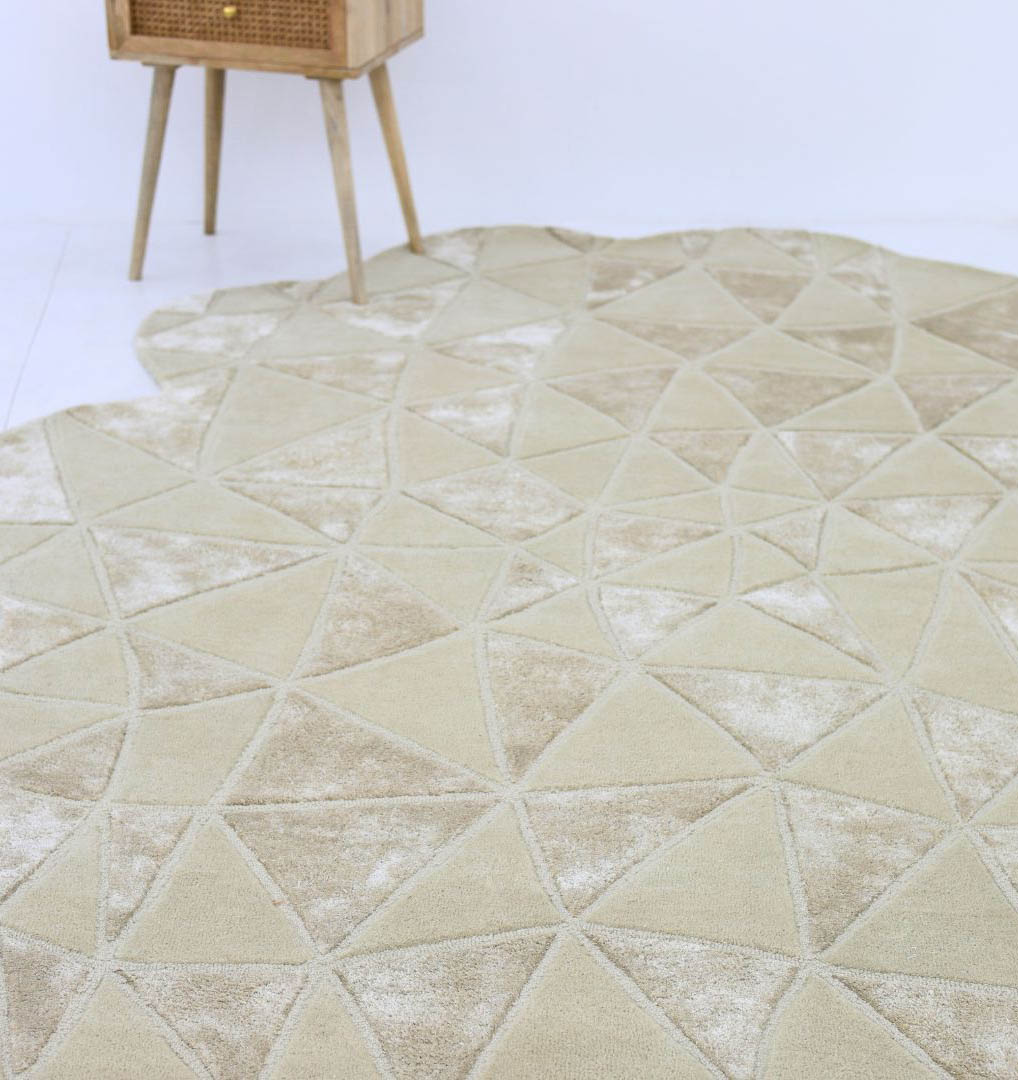 Handmade Rug – Crafted Elegance & Lasting Comfort Elegant handmade rug showcasing traditional weaving and enduring quality