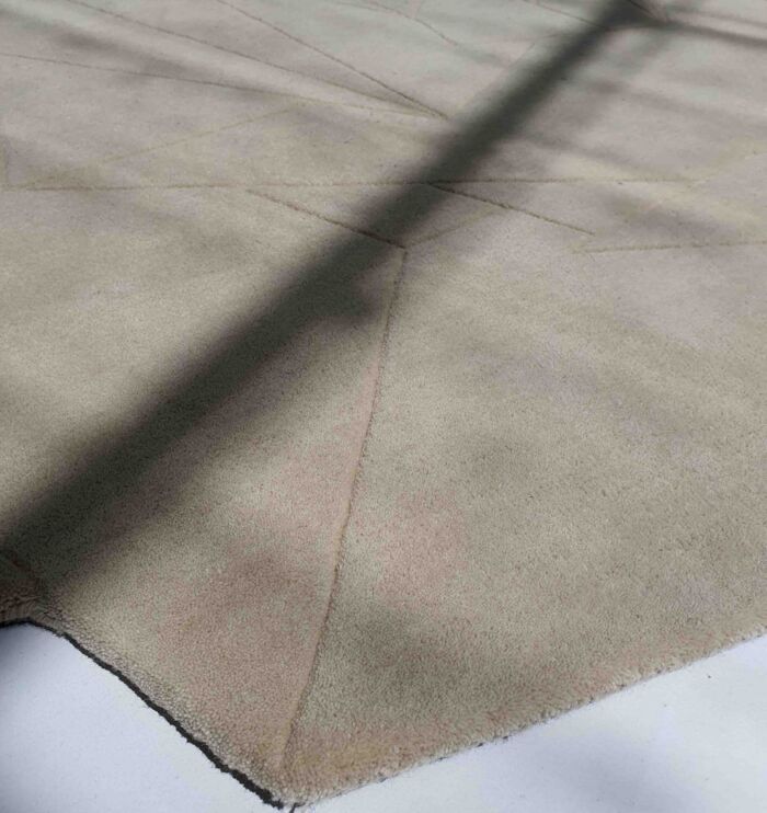 Stunning Off White Color Flower Shape Decor Handmade Rug - HTW 77 (200 cm)